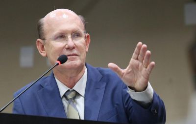 Governo re�ne deputados e nome da Avallone surge como op��o