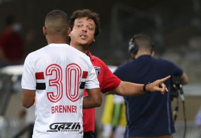 De negoci�vel a artilheiro: Brenner vira pe�a-chave para Diniz