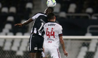 Flamengo enfrenta Botafogo em busca da lideran�a do Carioca