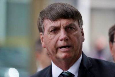 Bolsonaro diz que gasolina poderia estar 15% mais barata
