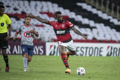 Gerson, o centen�rio: volante completa 100 jogos pelo Flamengo e aponta 