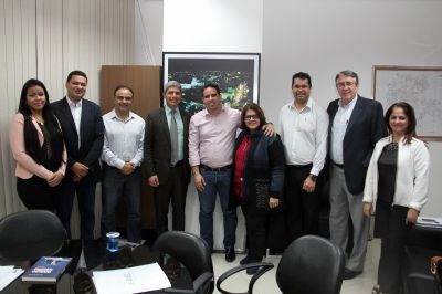 Vice-prefeito recebe representantes da Anec e dialoga sobre a realiza��o do 5� Congresso Nacional de Educa��o Cat�lica na Capital