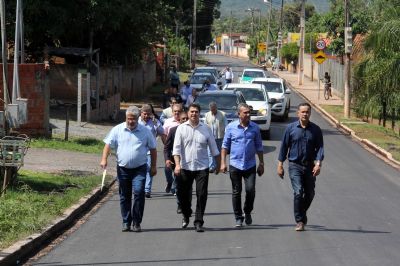 Prefeito vistoria obras do Distrito da Guia