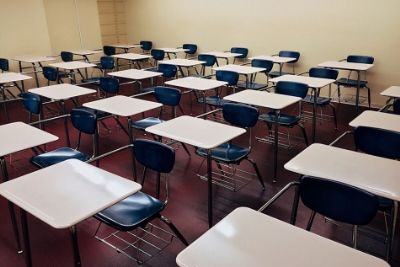 Em escola de Cuiab�, a falta de docentes deixa alunos sem aula