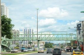 Prefeitura inicia revitaliza��o da passarela da Fernando Corr�a