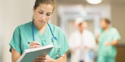T�cnicos de enfermagem treinados para cuidar de pacientes com coronav�rus s�o demitidos