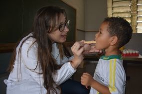 Come�am os atendimentos nas unidades de ensino no mutir�o do Programa Sa�de na Escola