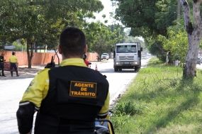 Opera��o Carga Pesada autua motoristas por desrespeito ao tr�nsito
