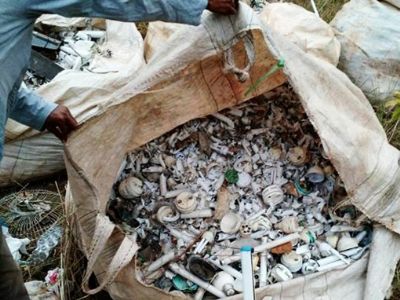 Prefeitura DEMA sobre res�duos contaminantes deixados na zona rural do munic�pio