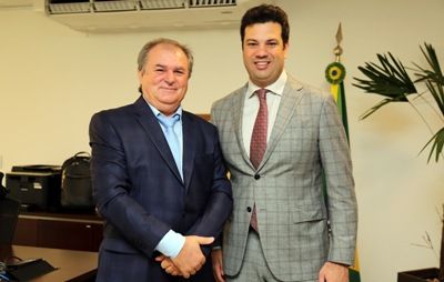 Ministro Picciani garante R$ 800 mil para Piscina Semi Ol�mpica em Matup�