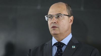Witzel n�o comparece a julgamento, mas nega possibilidade de ren�ncia