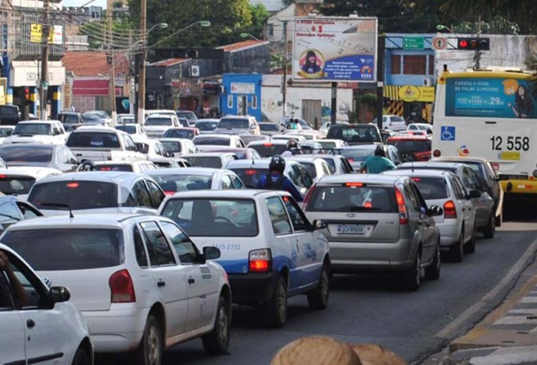 ​Licenciamento de ve�culos em Mato Grosso com placa final 4 vence dia 30 de abril