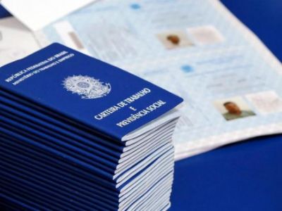 Estudo da FGV aponta que pandemia provocou queda de renda de 20,1%