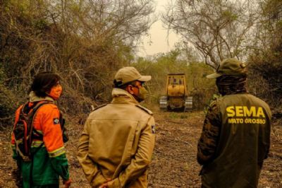 Bombeiros constroem ref�gio para animais do Parque Encontro das �guas