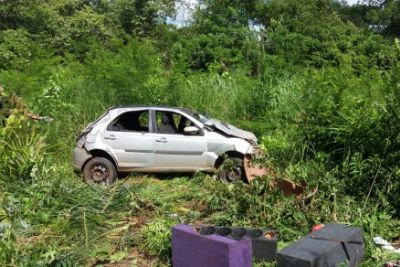 Carro capota, idoso morre e tr�s ficam gravemente feridos em MT