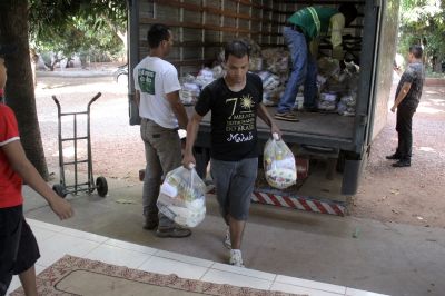 Alimentos chegam aos venezuelanos e 1� dama diz acreditar na solidariedade dos cuiabanos no apoio � causa