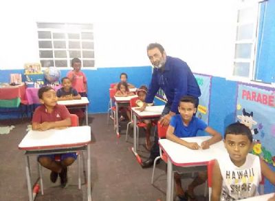 Prefeitura de Pocon� entrega reforma de escola na zona rural do munic�pio