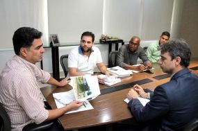 Prefeito e secret�rios dialogam sobre alternativas de uso das pra�as p�blicas