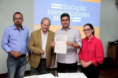 Prefeitura e Sebrae MT assinam termo de parceria para a implanta��o do Programa Educa��o Empreendedora nas escolas municipais