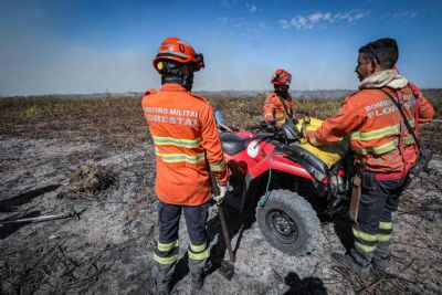 Corpo de Bombeiros combate 9 inc�ndios florestais em Mato Grosso neste domingo