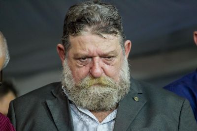 Deputado diz que trabalhadores querem ficar '� toa'
