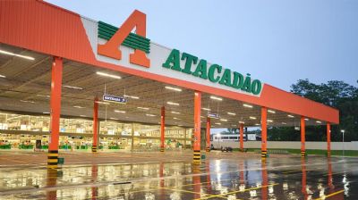 Bandidos invadem Atacad�o, rendem seguran�as, arrombam e roubam cofre