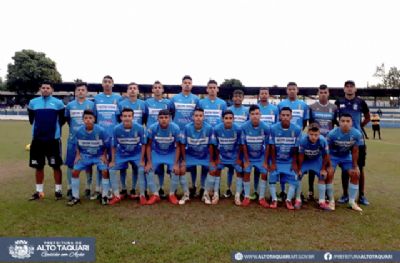 Escolinha de futebol de Alto Taquari alcan�a semifinal em competi��o de alto n�vel
