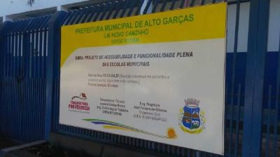 Prefeitura de Alto Gar�as investe em obra para melhoria de creche municipal