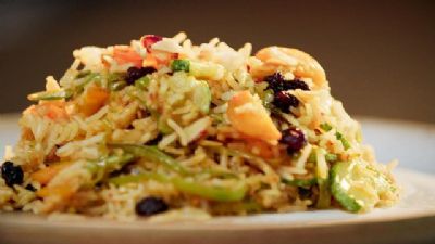 Arroz picante com vegetais tostados