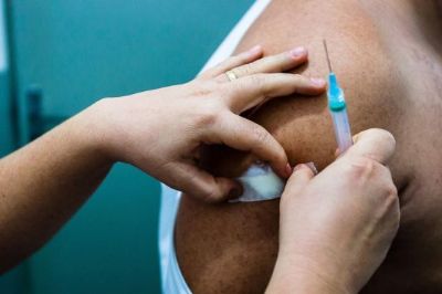 Senado aprova medidas para evitar vacina��o falsa