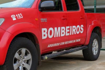 Homem � esfaqueado na cabe�a, tenta pedir ajuda e morre dentro de resid�nciaHomem � esfaqueado na cabe�a, tenta pedir ajuda e morre dentro de resid�ncia