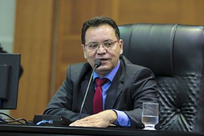 Botelho garante adiantamento de 50% do d�cimo terceiro dos servidores