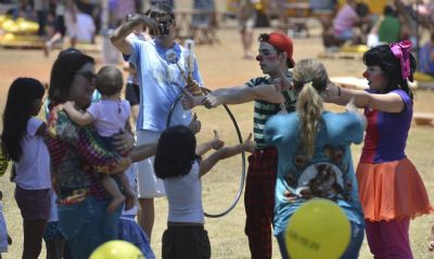 Dia das Crian�as: gera��o conectada ainda gosta de brincar de bonecos