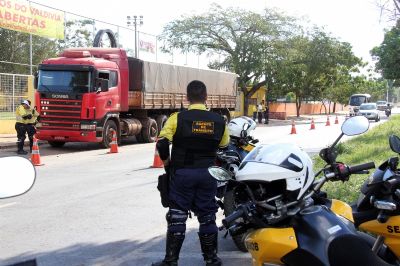 Motoristas de carga pesada devem emitir a AET para trafegar em Cuiab�