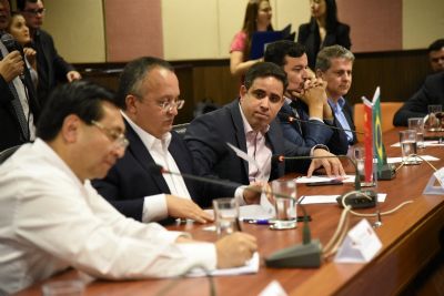 Vice-prefeito recebe comitiva chinesa para reuni�o no Pal�cio Paiagu�s
