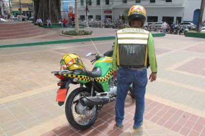 Semob fiscaliza servi�os de transportes individual clandestinos na Capital