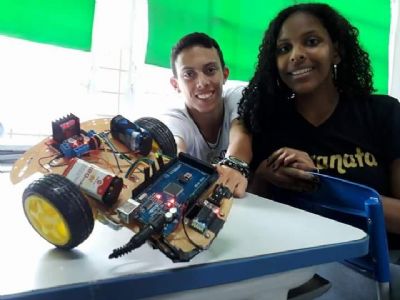 ​Alunos da Escola Jos� de Mesquita concorrem em evento mundial com projeto de rob�tica