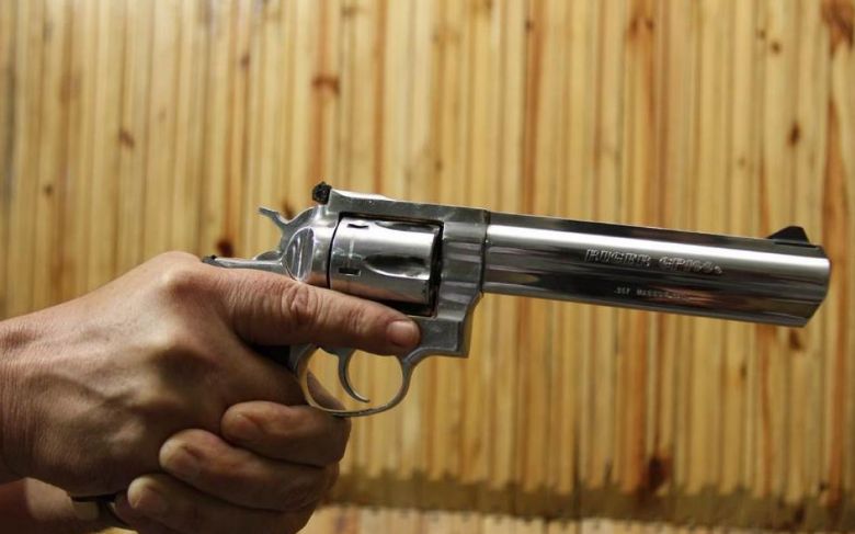 Homem � assassinado com 4 tiros ap�s briga em bar de forr�