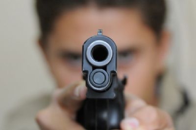 ​Atirador em carro passa em frente a boate e abre fogo contra clientes