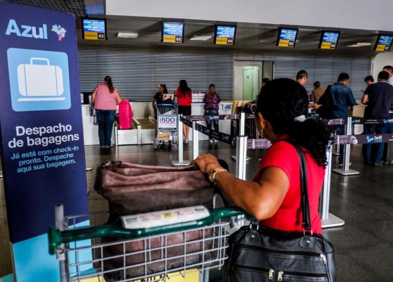 Ap�s passageiros se ferirem em evacua��o de avi�o, MPF investiga a��o de empresas