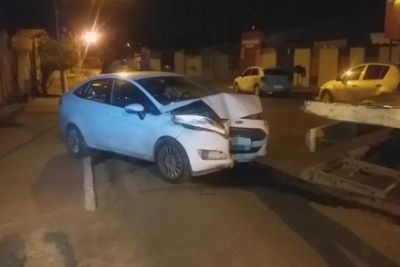 Professora � presa ap�s bater carro em poste no CPA 3