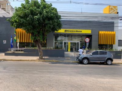 Duas ag�ncias banc�rias e uma lot�rica s�o alvos de criminosos na madrugada