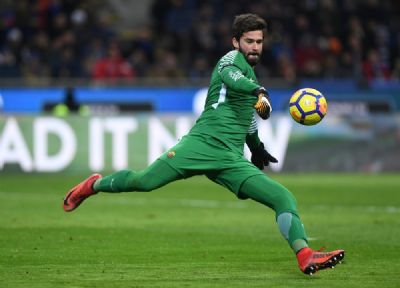 Goleiro mais caro? Liverpool sonda, e Roma pede R$ 280 milh�es por Alisson, diz TV
