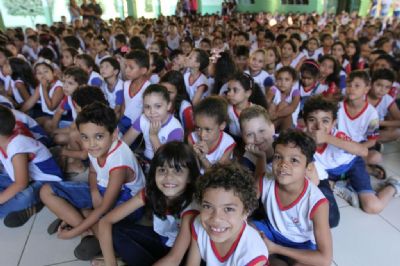 Escolas de Rondon�polis recebem aparelhos de ar-condicionado