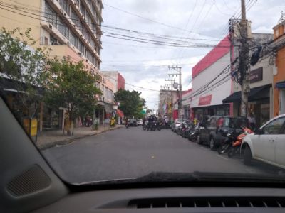 Agentes da Semob usam escolta policial para apreender motos no Centro de Cuiab�