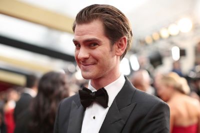 Ator Andrew Garfield se diz aberto para ter experi�ncia homossexual