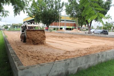 Reposi��o de areia no Complexo Dom Aquino, a pedido da classe dos esportistas de Cuiab�