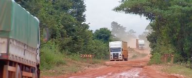 Atoleiros deixam MT-174 intransit�vel
