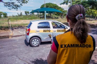 Criminosos invadem autoescola e roubam participantes de aula te�rica em Cuiab�