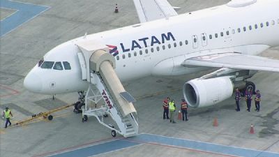 Avi�o da Latam faz meia-volta ap�s piloto relatar p�ssaro na turbina em Bras�lia